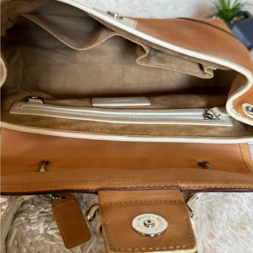 👜 Vintage Coach Soho Vachetta leather top handle suede lining Sufflette bag